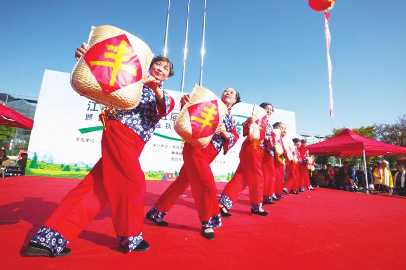 乡村旅游节共享丰收喜悦